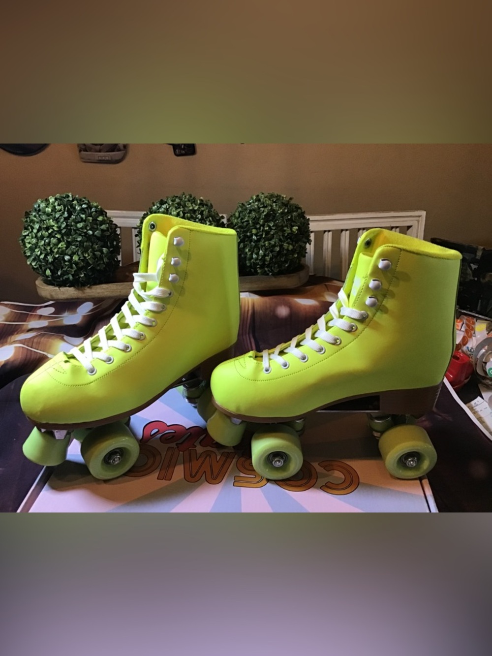 Cosmic skates Josie sign roller skates limelight size US7 w/box